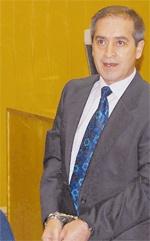 Euro 7 Genel Müdürü Mehmet Gürhan (45), Deniz Feneri Derneği Başkanı Mehmet Taşkan (43) ve muhasebe sorumlusu Firdevsi Ermiş’in (44) elleri kelepçeli halde mahkemeye getirildiği davaya Türk ve Alman basını yoğun ilgi gösterdi.