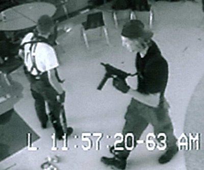 Columbine Lisesi'nin güvenlik kamerası