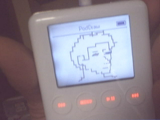 Resim çiziyor arkadaş iPod'da