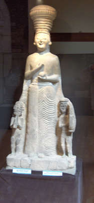 Ankara, Anadolu Medeniyetleri Müzesi'nde Frigya  Dönemine ait (M.Ö. 6. yüzyıl) Tanrıça Kibele Heykeli 