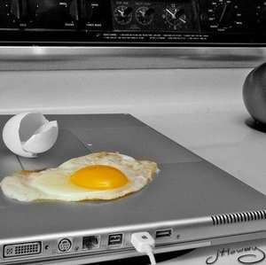 laptop ile yumurta pişirmek