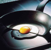 Yumurtanın yarısı pişiyor