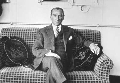 Mustafa Kemal, Gülcemal'in Koltuğunda 05/06/1926
