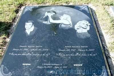 http://www.contactmusic.com/pics/lb/anna_nicole_smith_grave_131208/anna_nicole_smith_5220459.jpg