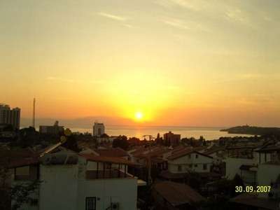 Sisam (Samos) adasının ve batan güneşin görünüşü